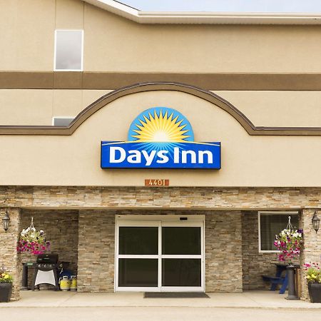 Days Inn By Wyndham Chetwynd Eksteriør bilde