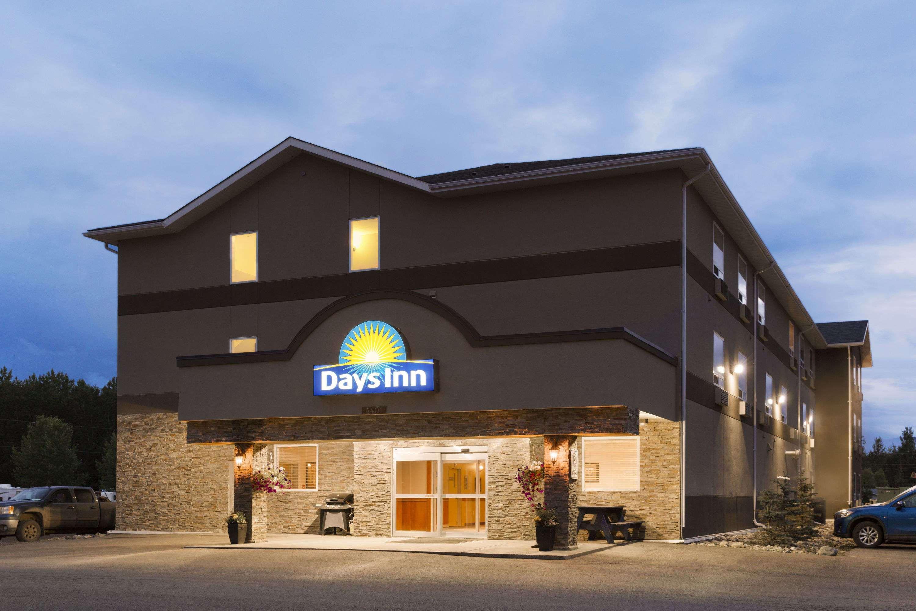 Days Inn By Wyndham Chetwynd Eksteriør bilde
