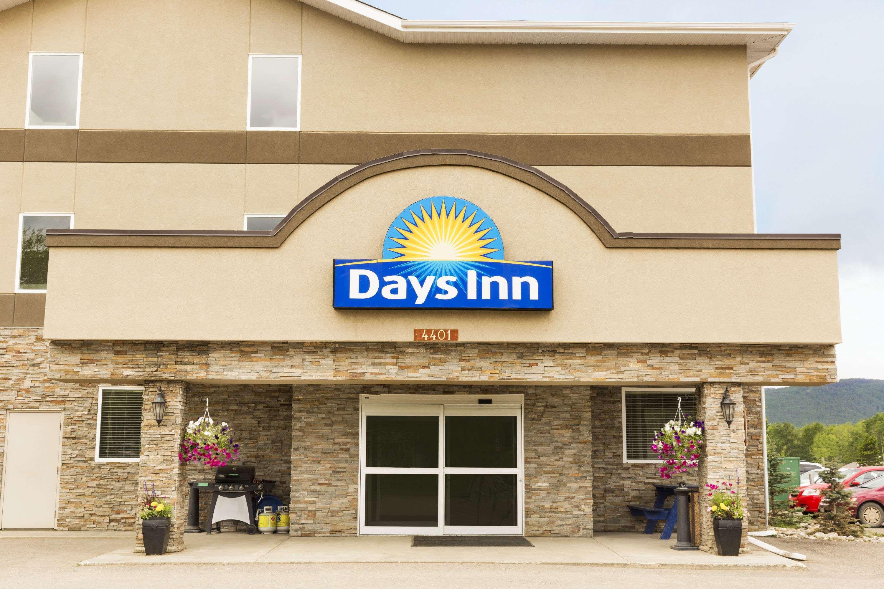 Days Inn By Wyndham Chetwynd Eksteriør bilde