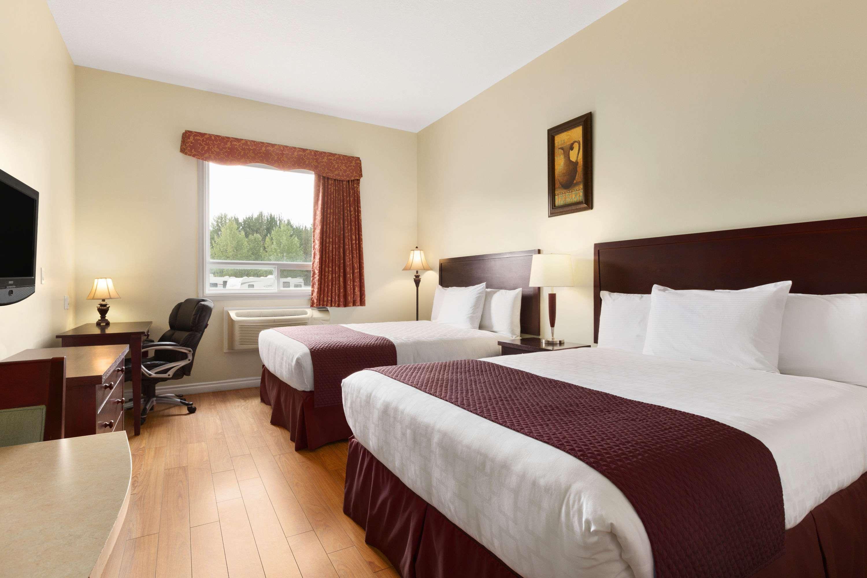 Days Inn By Wyndham Chetwynd Eksteriør bilde
