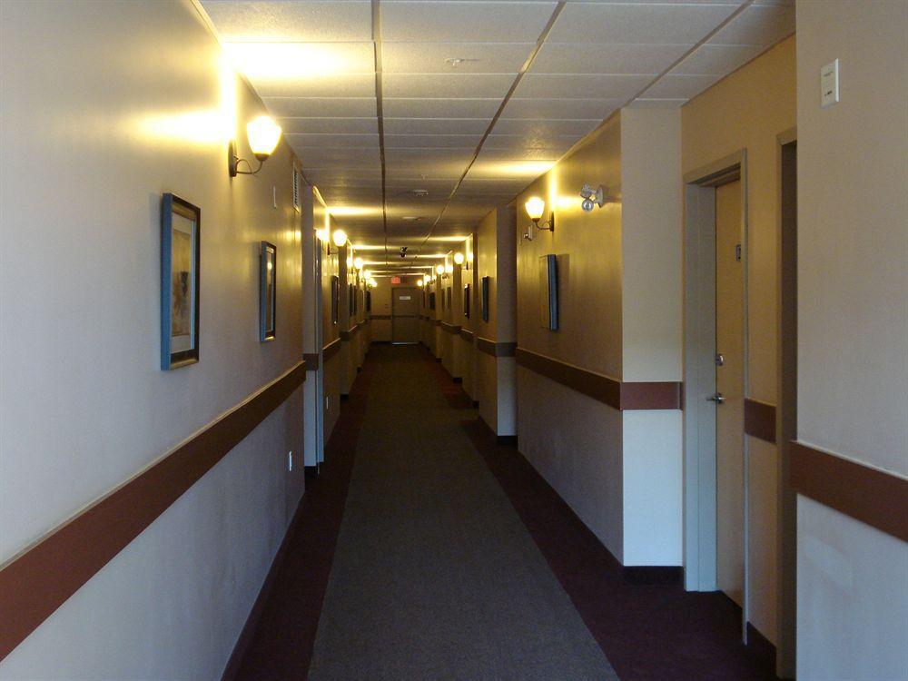 Days Inn By Wyndham Chetwynd Eksteriør bilde