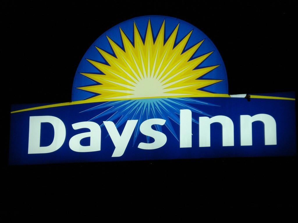 Days Inn By Wyndham Chetwynd Eksteriør bilde