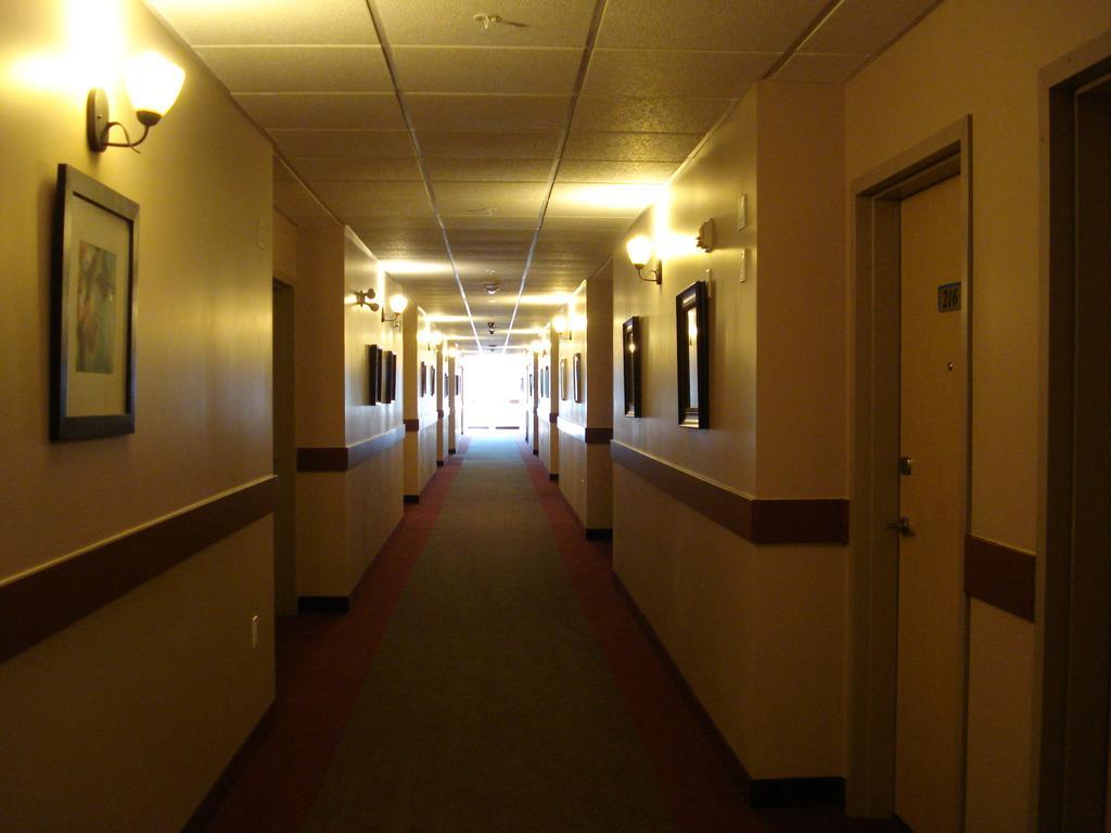 Days Inn By Wyndham Chetwynd Eksteriør bilde