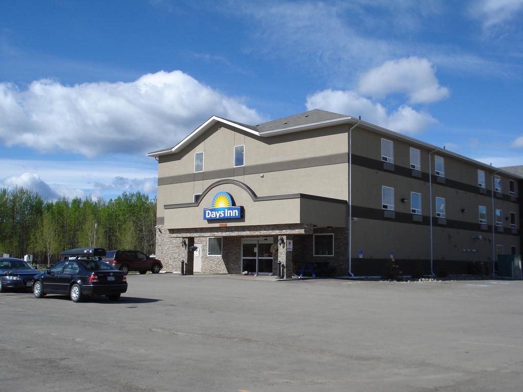 Days Inn By Wyndham Chetwynd Eksteriør bilde